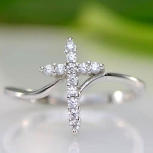 925 Sterling Silver Sparkling diamond Cross Design ring sz 7 - Picture 2 of 6